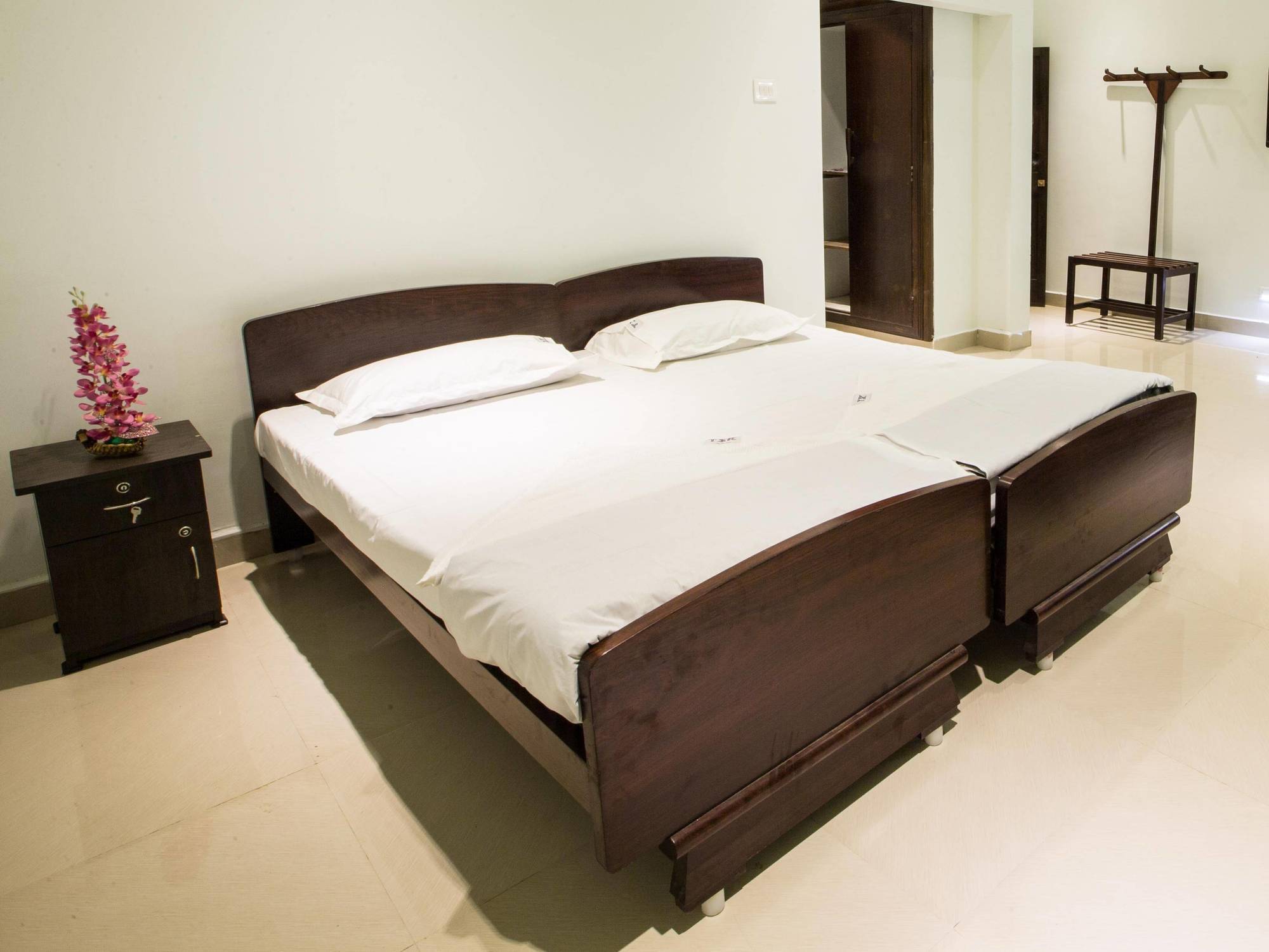 Touchstone Resort Йелагири Екстериор снимка